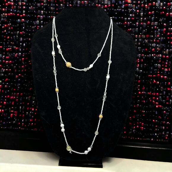 Chic 90s-Inspired Multi-Strand White Beaded Necklace - Picture 1 of 8